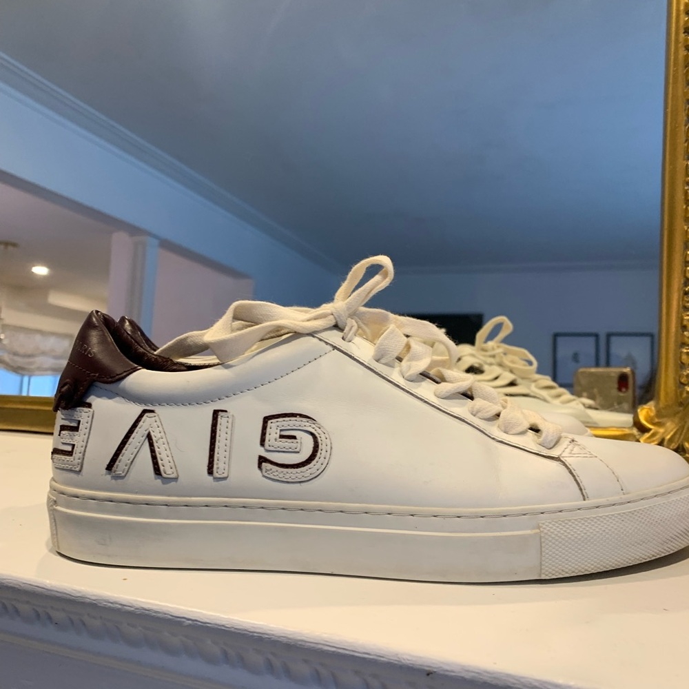 Givenchy lace up white/burgundy leather sneakers. Size 39